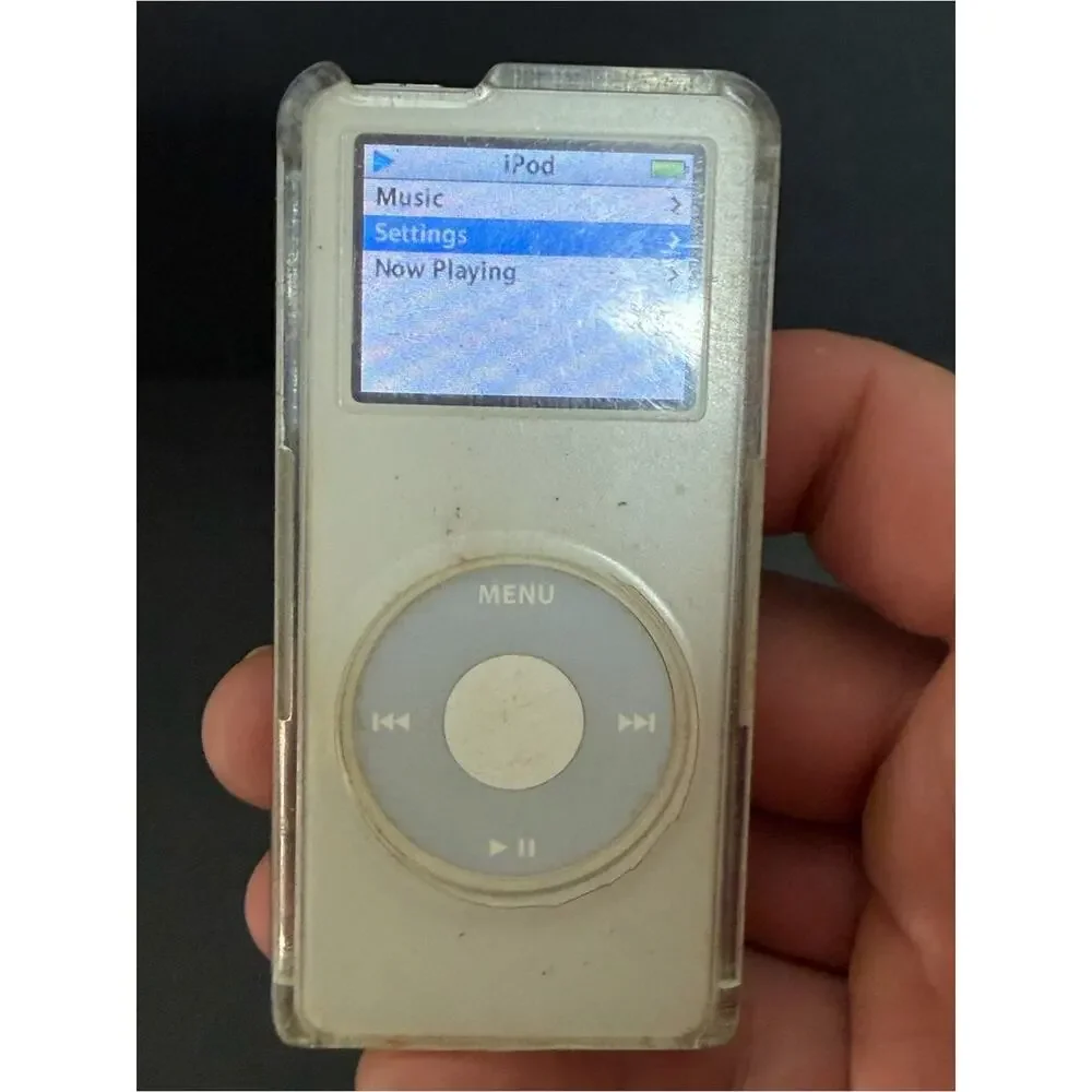 Apple iPod Nano ~ 1st Generation ~ A1137 ~ 2GB ~ White & Silver ~ Works Tested